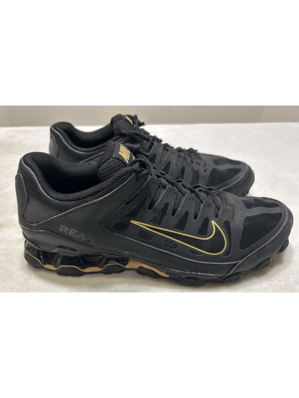 Nike Reax 8 Men’s Size 9.5 TR Mesh Black Gold Running Training Sneakers